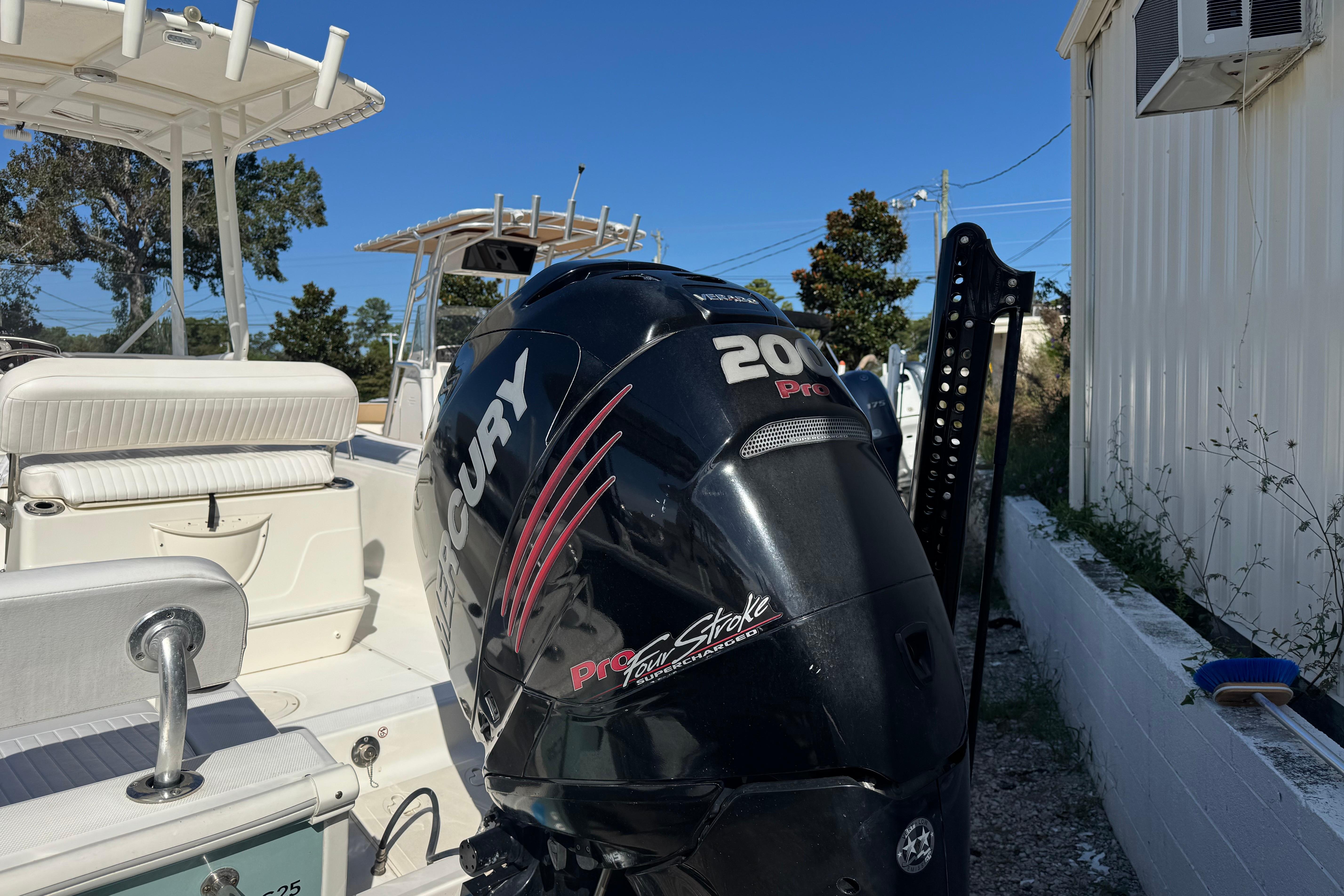 2018 Boston Whaler 210 Montauk - thumbnail 24